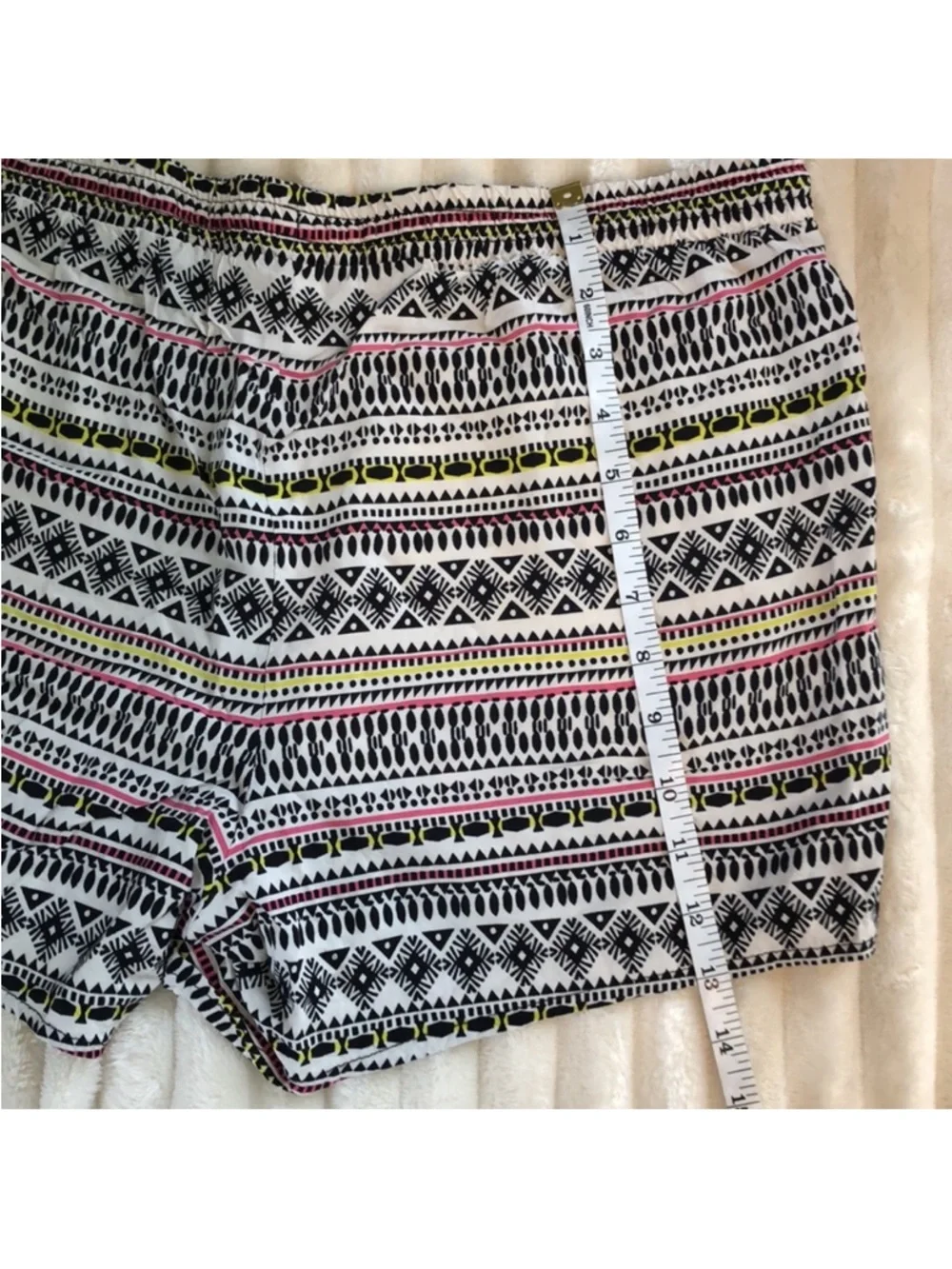Old Navy Multi-Color Aztec Drawstring Shorts Size Large - Picture 9 of 10